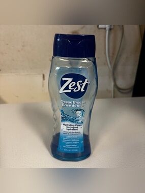 Zest Ocean Breeze Hydrating Body Wash
